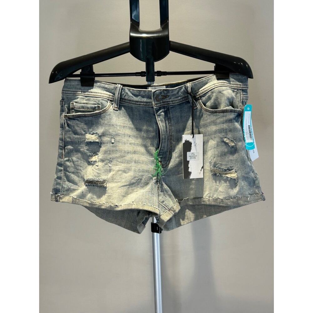 *New* Studio Blue Women's size 31 Shorts